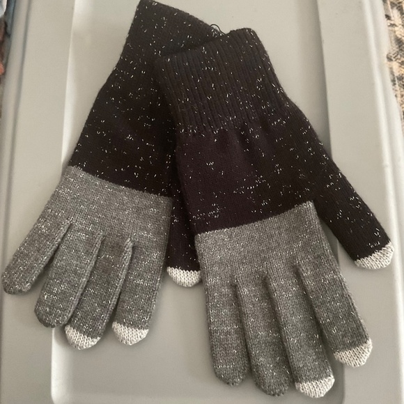 Verloop Black and grey texting knit gloves NWOT - Picture 2 of 2